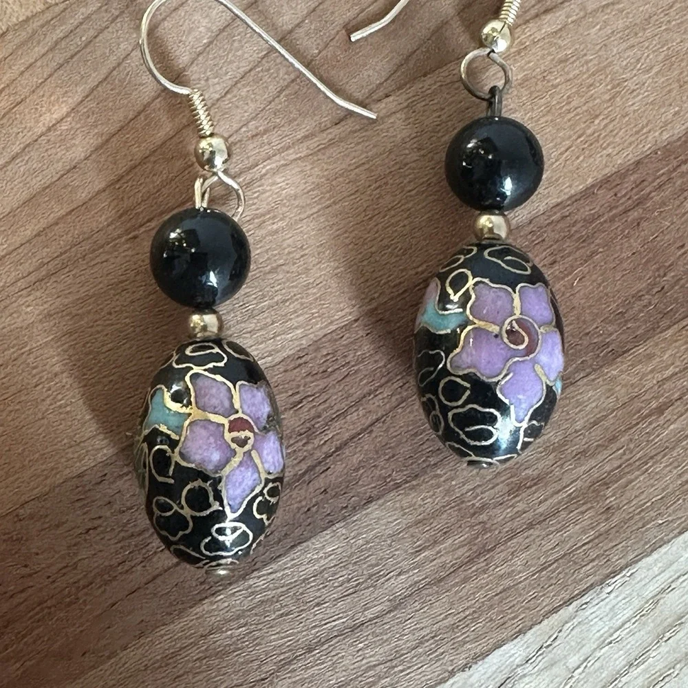VTG Cloisonné Dangle Hook Earrings 1.875 Inch Black Pink Floral Enamel Bead Gold